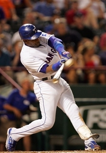 ソーサ 通算600号本塁打を放つ