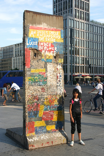 小石や壁から標識まで、手癖の悪い観光客が持ち帰る「記念品」