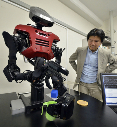 世界初の「考えるロボット」、東京工大研究所が開発