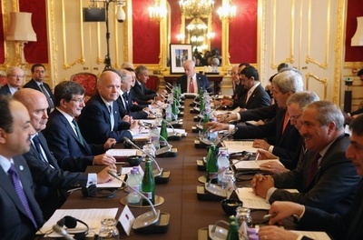 英でシリア問題会合、アサド氏退陣で合意