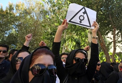 女性への酸攻撃、イラン政府が捜査立ち上げ