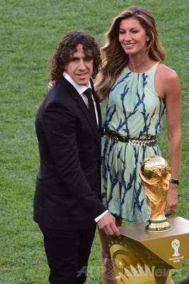 ジゼル・ブンチェン、W杯ブラジル大会最後を飾ったドレスとは? ジゼル・ブンチェン、W杯ブラジル大会最後を飾ったドレスとは?