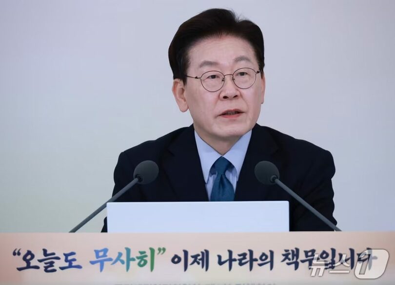 国民生命安全委員会の会議で発言するイ・ジェミョン（李在明）大統領(c)news1