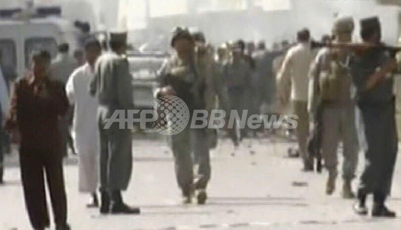 アフガン印大使館で自爆攻撃、40人以上死亡