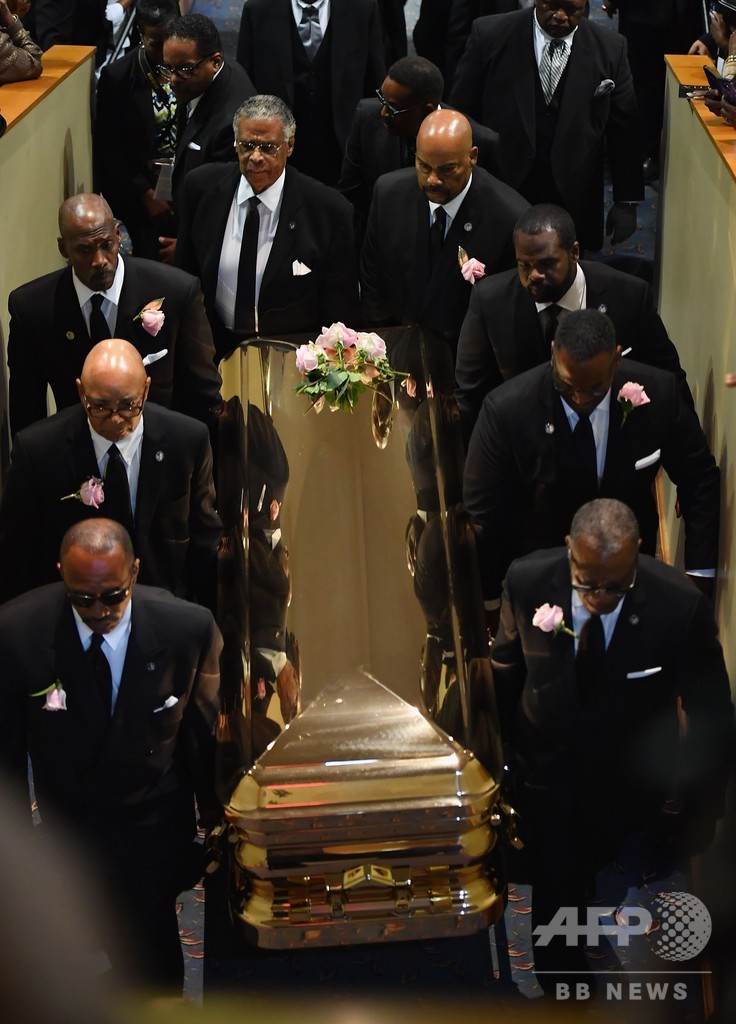 A・フランクリンさん葬儀、S・ワンダーさんら歌でお別れ