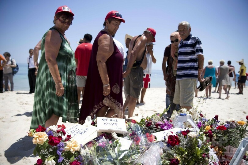 チュニジア・リゾート銃撃、満面の笑みで凶行40分超 目撃者証言