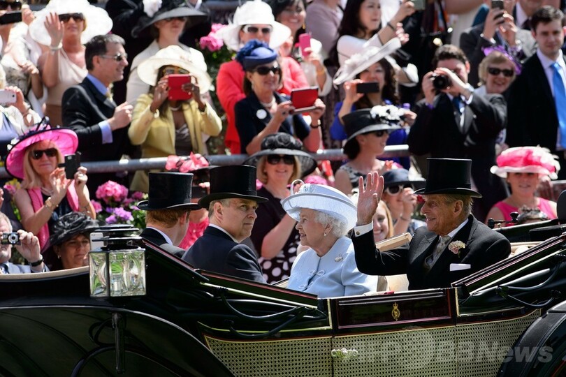 華やかな帽子がいっぱい、英国伝統レース｢ロイヤルアスコット｣