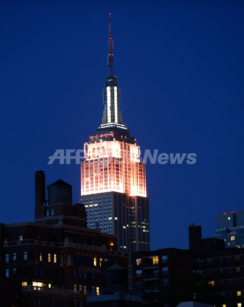 エンパイアステートビルが桜色に、日本の桜寄贈100年を記念