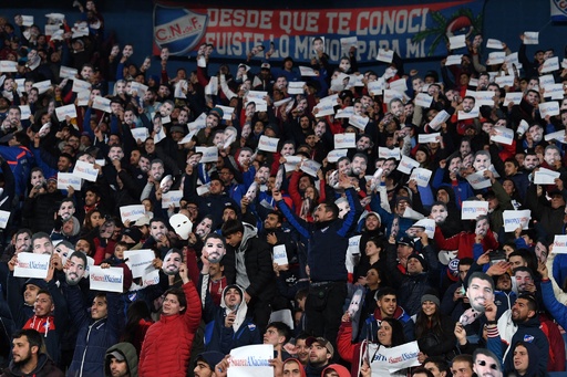 スアレス、ナシオナル復帰が決定 5か月の短期契約と会長 写真3枚 国際