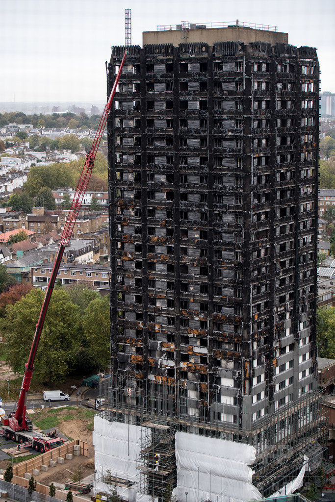 英警察、高層住宅火災の死者数は70人と結論付ける 英警察、高層住宅火災の死者数は70人と結論付ける
