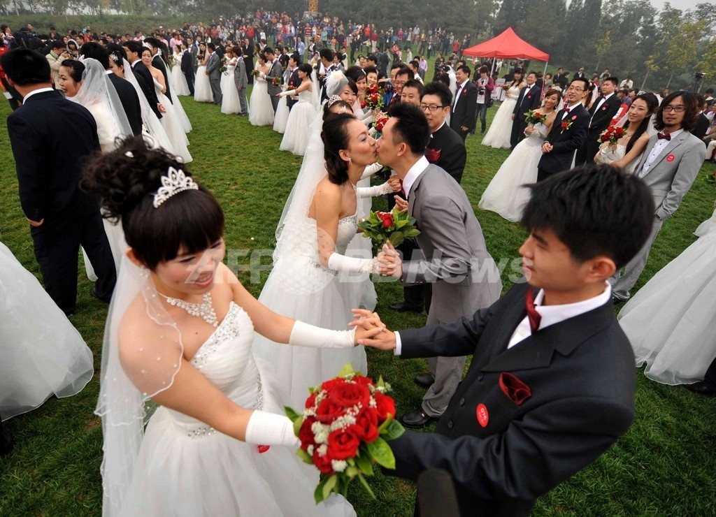 10年10月10日 の結婚式 世界各地で笑顔の花咲く 写真10枚 国際ニュース Afpbb News