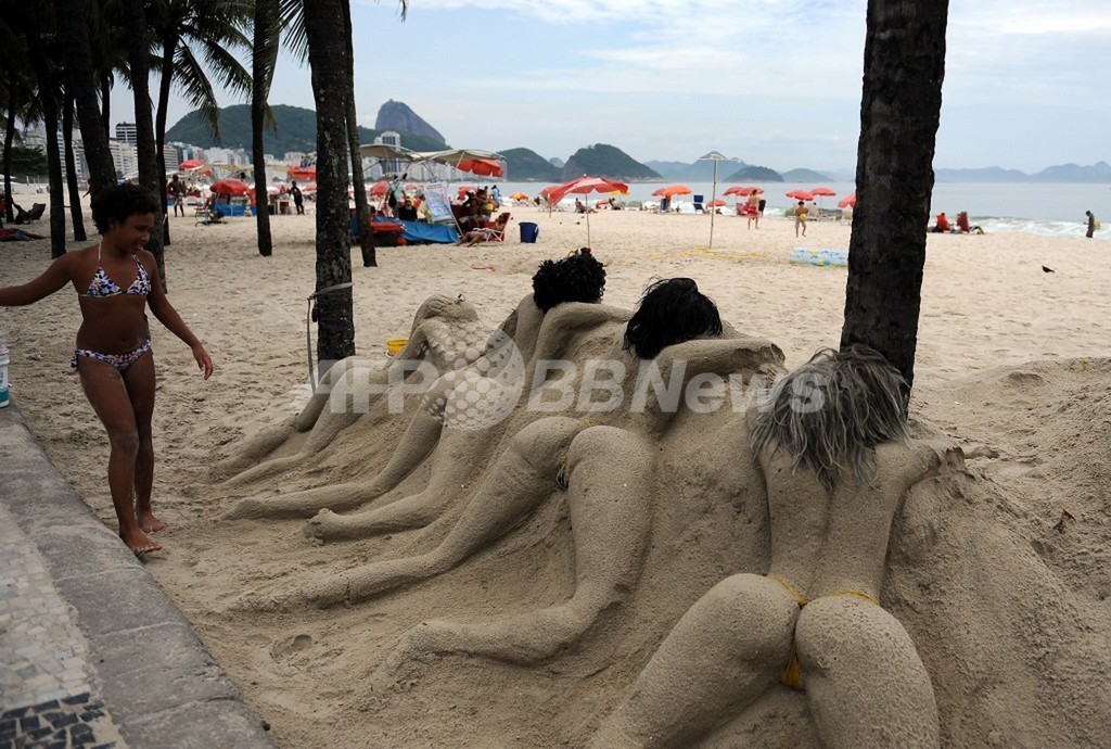 法王訪問でビキニ砂像にスカート ブラジル コパカバーナビーチ 写真6枚 国際ニュース Afpbb News