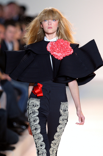 09年春夏パリ・コレクション＞クリスチャン ラクロワ、新作を発表 写真