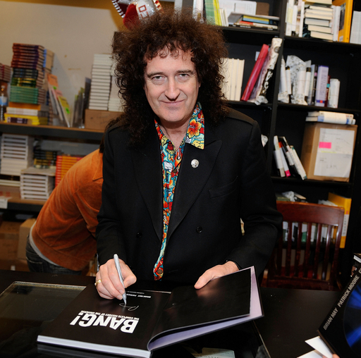 クイーンのギタリスト、ブライアン・メイが著書のサイン会に登場 写真5