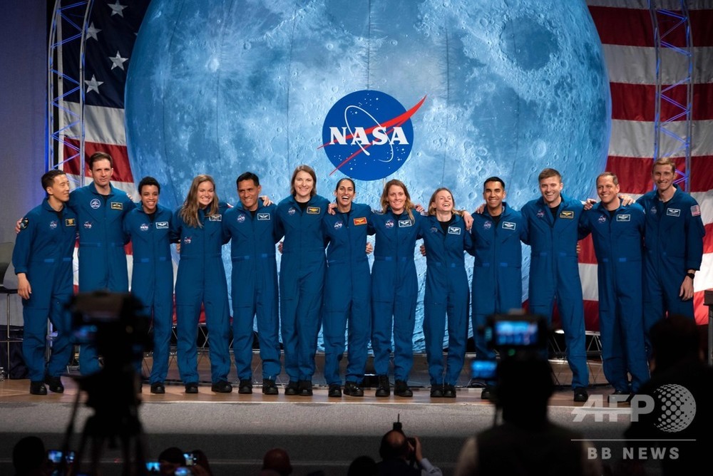 NASA、宇宙飛行士候補生の公開卒業式を開催 写真8枚 国際ニュース：AFPBB News