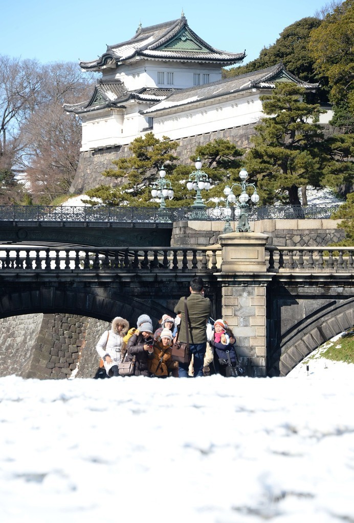 関東甲信地方などで大雪、車の立ち往生相次ぐ