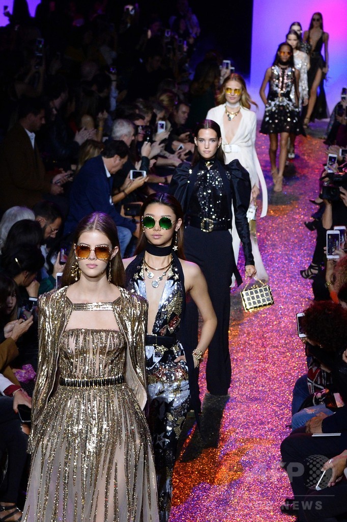 「エリー・サーブ」17年春夏