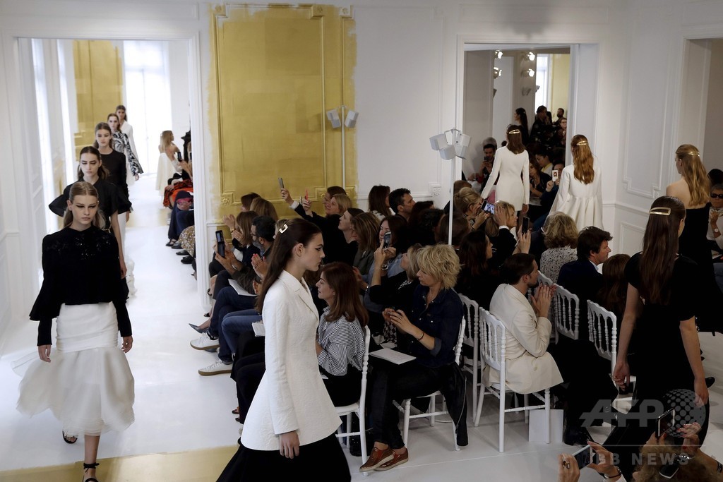 「クリスチャン ディオール」16/17年秋冬パリ・オートクチュール