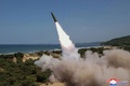 北朝鮮の新型戦術弾道ミサイルの発射実験の様子。朝鮮中央通信（KCNA）公開（2024年5月17日撮影、18日公開、資料写真）。(c)AFP PHOTO/KCNA VIA KNS