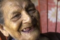 メキシコ南部チアパス州の州都トゥストラグティエレスの自宅でAFPの取材に応じる96歳の高校生、グアダルーペ・パラシオスさん（2018年4月18日撮影）。(c)AFP PHOTO / MOYSES ZUÑIGA