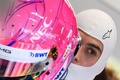 18F1第15戦シンガポールGPの練習走行に備えるフォースインディアのエステバン・オコン（2018年9月14日撮影）。(c)Manan VATSYAYANA / AFP