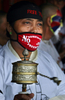2008年4月13日、ネパールのカトマンズ（Kathmandu）で、リレーハンストの前に祈りを捧げる活動家ら。(c)AFP/Pedro UGARTE
