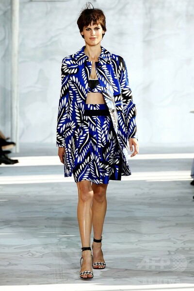 モノトーンをモダンにアレンジ ダイアン フォン ファステンバーグ 15年春夏 写真98枚 ファッション ニュースならmode Press Powered By Afpbb News