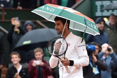 雨中の試合に不満相次ぐ、ジョコとセレーナは過密日程か