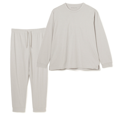 リカバリーウェアの戦国時代突入!?群雄割拠ひしめく中で“ストレスなく着用できる”“しっかりした作り”など多くのお客様のご支持に支えられているAOKI「リカバリーケアプラスルームウェア」から新色が登場