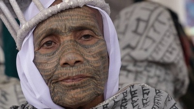 字幕:神の名彫った体が「寺院」 カースト最下層のヒンズー教徒 印