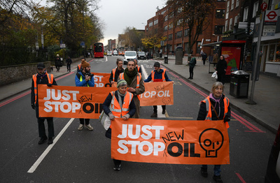 ダビンチ名画に手貼り付け、環境活動家に罰金刑 英