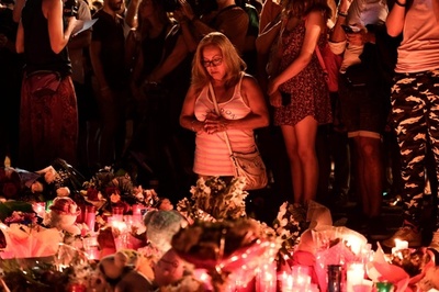 旅行先で引き裂かれた家族 バルセロナ車突入の悲劇