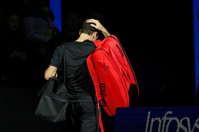 フェデラー、最終戦4強へ黄信号「もう負け許されない」 ティエムに敗れる