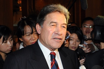 NZ総選挙、主要政党過半数取れず NZファースト党と連立協議へ
