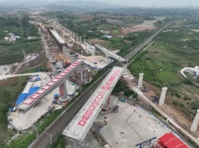 中国初 二基の高速鉄道特大橋が同時回転に成功
