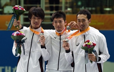 日本がフェンシングの男子エペ団体で銀、アジア大会
