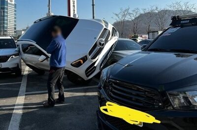 「ベンツが空から落ちてきた？」…ソウルの駐車場で起きた奇妙なシーン