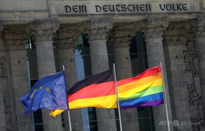 ドイツ首相、LGBTQ旗の不掲揚を擁護「議会はサーカスのテントではない」