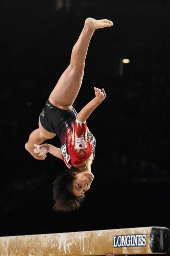 村上は女子個人総合4位、優勝は米国の16歳ハード 世界体操