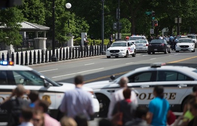 米ホワイトハウス一帯、一時封鎖 武器持った男に警官が発砲