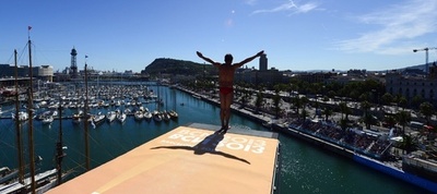 世界水泳ハイダイビングにスーパーマン登場