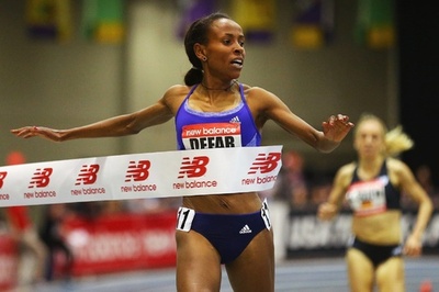 五輪金メダリストのデファー、2年半ぶりの復帰戦で優勝