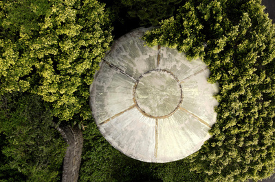 【今日の1枚】茂みにひっそり、UFO住宅 台湾