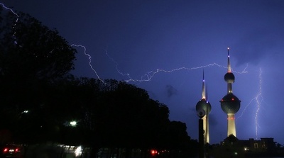 クウェートタワー上空の稲妻