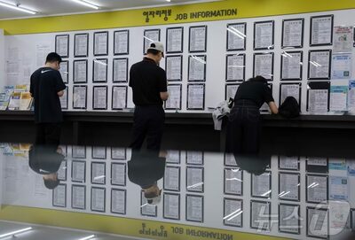 韓国の常用雇用、60歳以上が若年層を初めて上回る