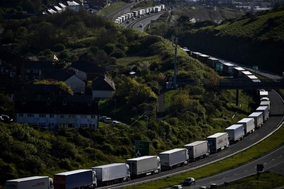 【今日の1枚】ドーバー目指して数珠つなぎ