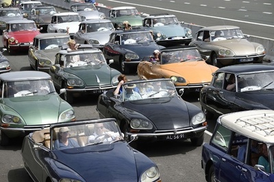 シトロエン「DS」が大集結、誕生60年をお祝い フランス