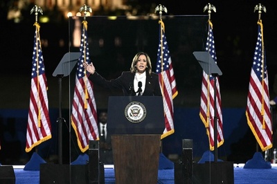 ハリス氏、大規模集会で「最終弁論」 トランプ氏の「混乱」拒否訴え