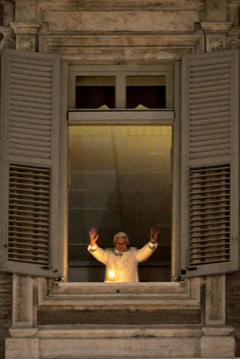 バチカンの深夜ミサ始まる