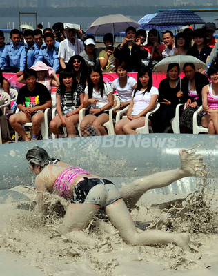 中国初 女性限定の泥レスリング大会 写真2枚 ファッション ニュースならmode Press Powered By Afpbb News